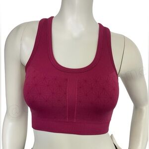 NWT• Strappy Back Seamless Sports Bra
